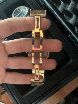 Reloj Dorado y Marrón Elegante