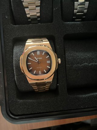 Reloj Dorado y Marrón Elegante