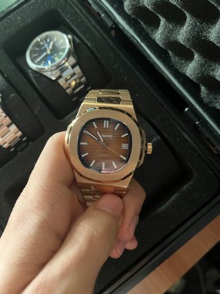 Reloj Dorado y Marrón Elegante