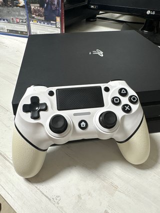 Ps4 pro 1tb + mando + juegos