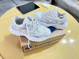 Zapatillas Champion Mujer Plata y Blanco