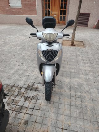 Honda SH 125 Plata 2005 + Baúl Shad