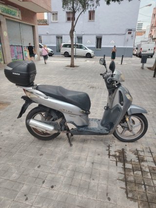 Honda SH 125 Plata 2005 + Baúl Shad
