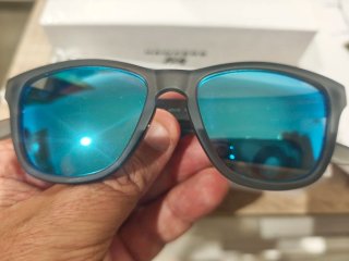 Gafas Hawkers niñ@ color negro y azul.