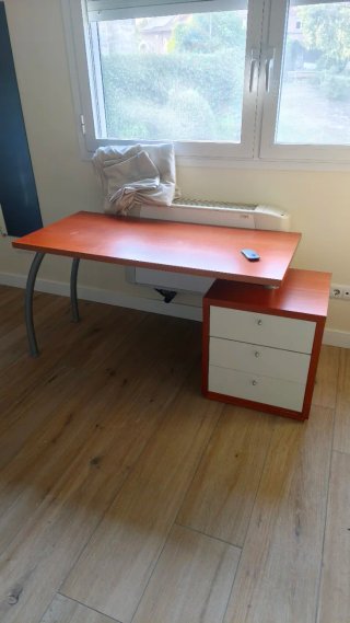 Escritorio madera y metal