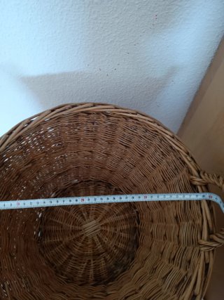 Cesto de mimbre con asas