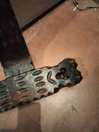 Silla de madera tallada antigua