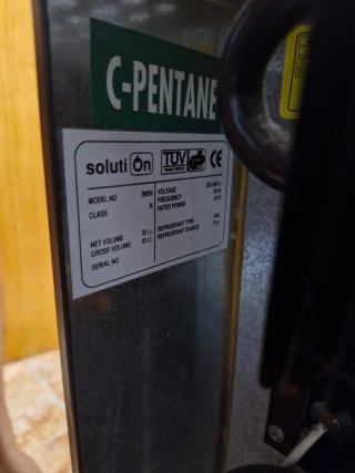 Nevera pequeña negra