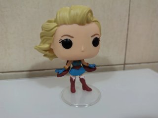 Funko Pop Supergirl y Batgirl