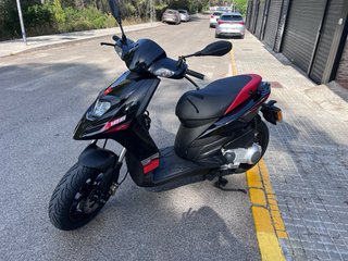 Aprilia SR Motard 125cc Scooter Negra/Roja