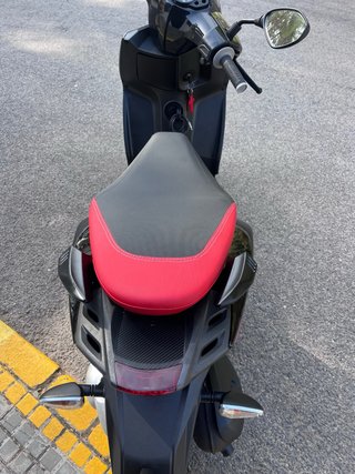 Aprilia SR Motard 125cc Scooter Negra/Roja