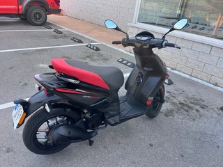 Aprilia SR Motard 125cc Scooter Negra/Roja