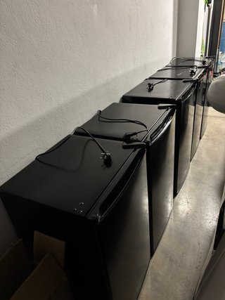 Nevera frigorífico mini Cecotec 90L negro