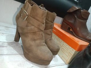 Lote de Botines Xti Marrones y Negros Talla 36