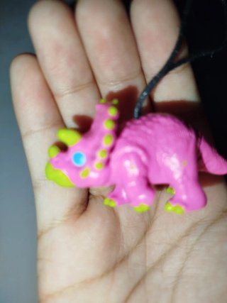 Porta-chaves Ovo Kinder Dinossauro Rosa