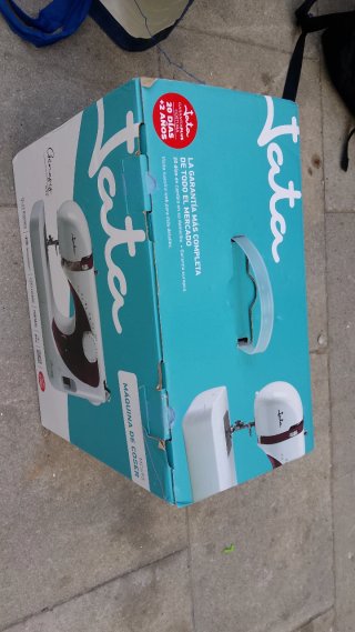 Maquina de coser Jata Génesis 695 (Modelo MC695)