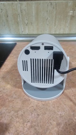 Proyector portátil blanco y negro
