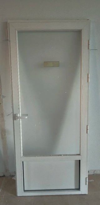 Puerta aluminio blanco con cristal