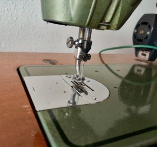 Máquina de coser Refrey Transforma 427 con mueble.