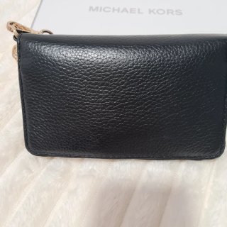 Cartera Michael Kors Negra y Dorada