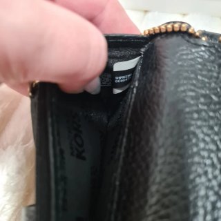 Cartera Michael Kors Negra y Dorada