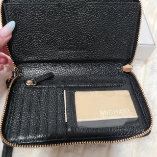Cartera Michael Kors Negra y Dorada