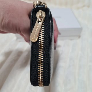 Cartera Michael Kors Negra y Dorada