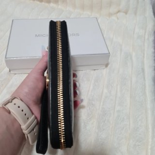 Cartera Michael Kors Negra y Dorada