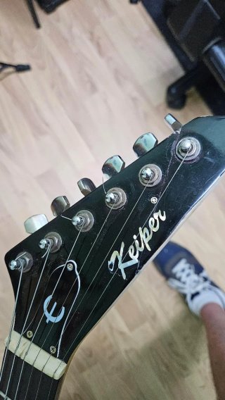 Guitarra Superstrat Keiper