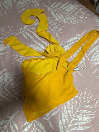 Top NUEVO SHEIN amarillo talla S