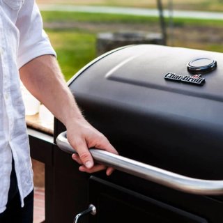 Barbacoa Carbón Char Broil y rodicio brasileño