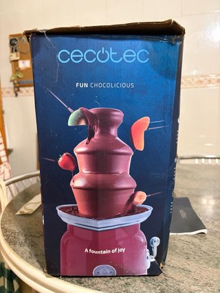 Fuente de chocolate roja