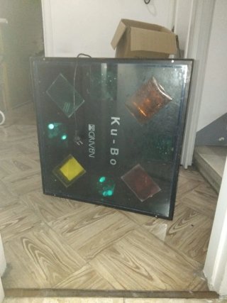 Podium con luces de colores Ku-Bo