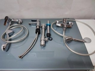 Grifo Ducha Bañera y Lavabo y otro de  Ducha,