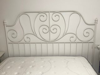 Cabecero blanco de forja para cama de matrimonio