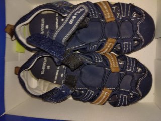 Lote de zapatos, deportivas y chanclas talla 35-37