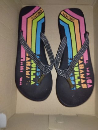 Lote de zapatos, deportivas y chanclas talla 35-37