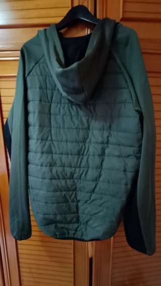 Chaqueta acolchada hombre verde y negra