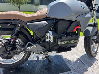 BMW K 75 Naked Gris y Marrón