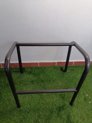 Soporte metálico para silla o sillón