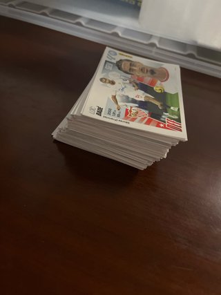 Alrededor de 85 Cromos Liga Este 25/26