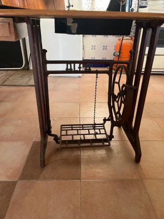Máquina de coser Alfa antigua