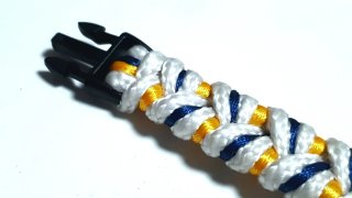 Pulsera estilo Real Madrid trenzada