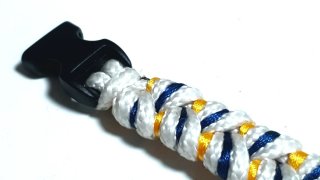 Pulsera estilo Real Madrid trenzada