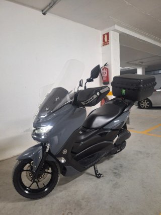 Yamaha NMAX gris