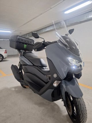Yamaha NMAX gris