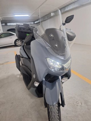 Yamaha NMAX gris