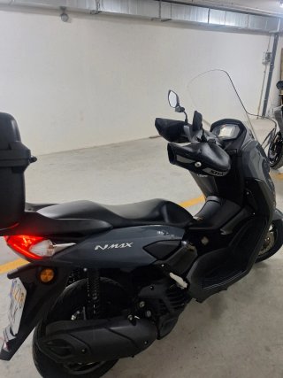 Yamaha NMAX gris