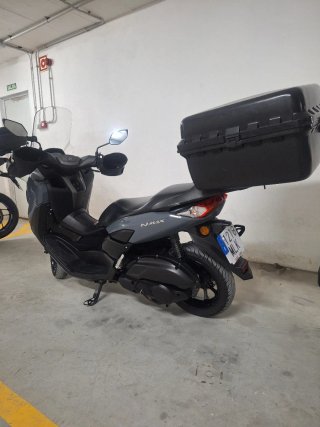 Yamaha NMAX gris