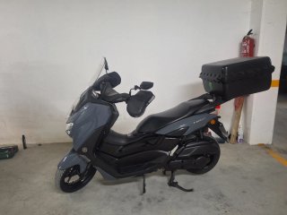 Yamaha NMAX gris